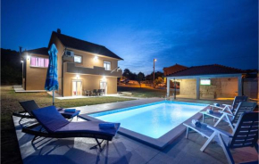 Stunning home in Trilj w/ Outdoor swimming pool, WiFi and 4 Bedrooms